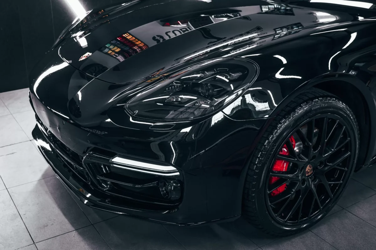 Black Gloss (dawniej Black Ice) – wszystko, co musisz wiedzieć o tej innowacyjnej folii ochronnej